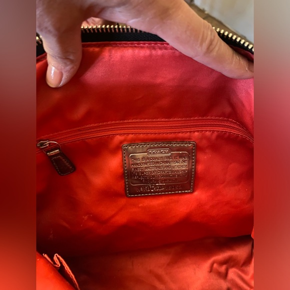 COACH Poppy Tote ❤️🖤🥰 - Picture 10 of 14